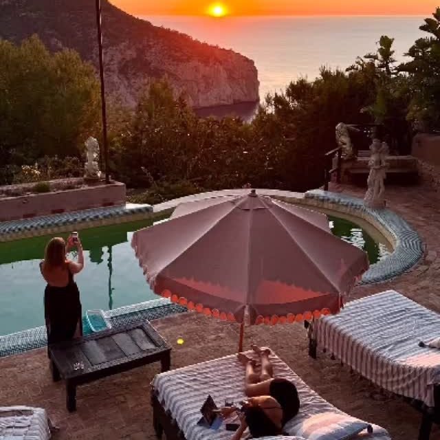 Ibiza Yoga Retreat 🧘🏼♀️🏄♀️🏃♀️👙🥳✨
#yogaretreats #ibizaretreats #ibizavibes #internationalyogaday🧘🏻♀️ #summersolstice☀️ #retreatphotographer #yogis #yogalife #yogalife #ibiza2026